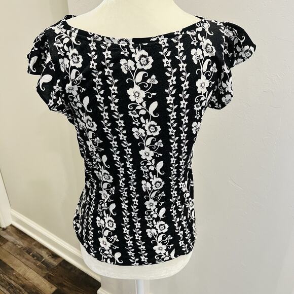 LOFT Petite Women's Size XSP Black Ruffled Sleeves - Picture 3 of 4